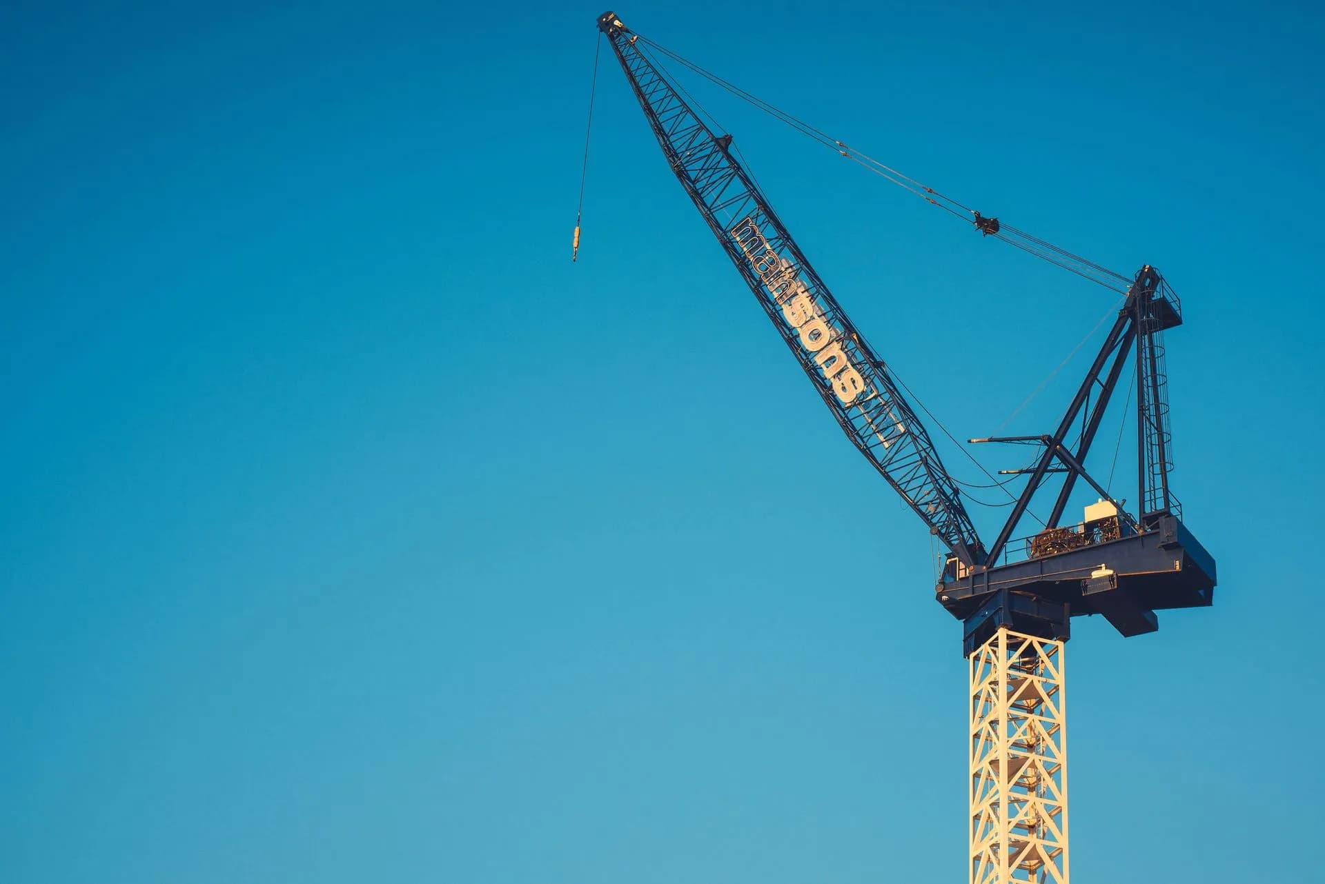 A Comprehensive Guide to Crane Removal and Relocation