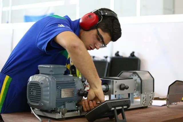 Elevating Machinery Installation Services through Customer Care