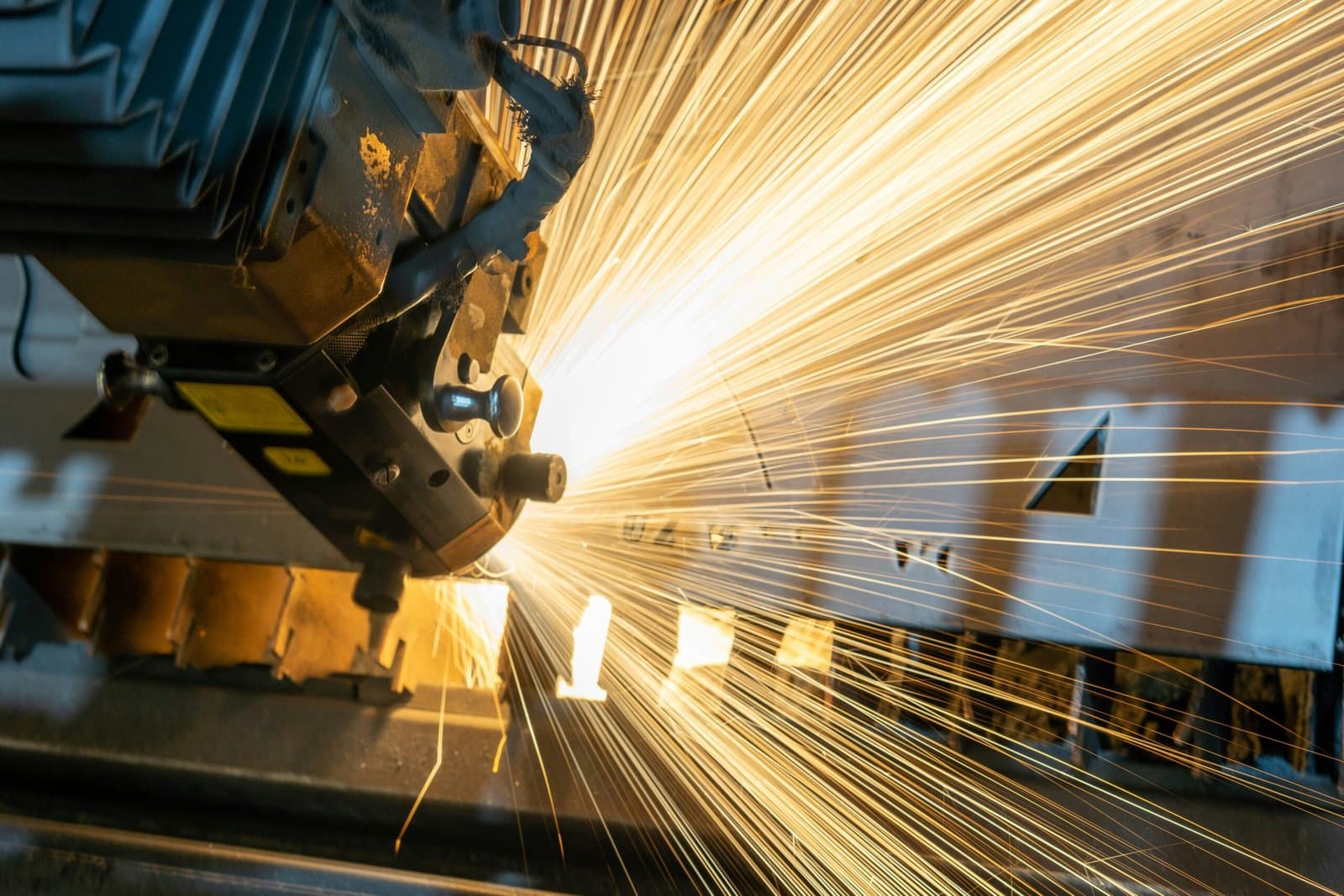 Manufacturing Rigging: Moving and Installing Heavy Machinery