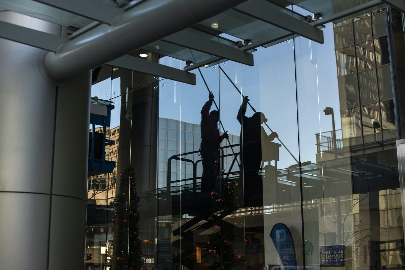Professional Window Washing: The Smart Investment That Reflects Well on Your Business